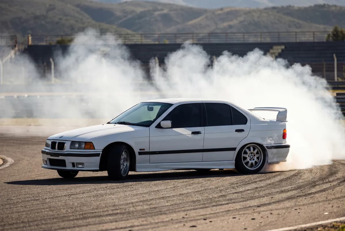 BMW E36 drift taxi preparado para derrapes en autodromo argentino